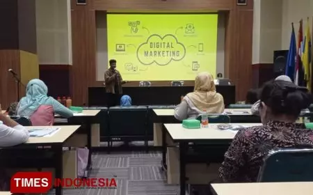 Farmasi Unair Gelar Pelatihan Strategi Digital Marketing Produk Herbal