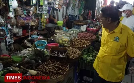 Kampanye Blusukan ke Pasar, DPD Partai Golkar DIY Borong Dagangan