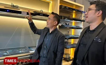 Purifier Hood Teknologi IoT Mewarnai Produk Kitchen Set Modena