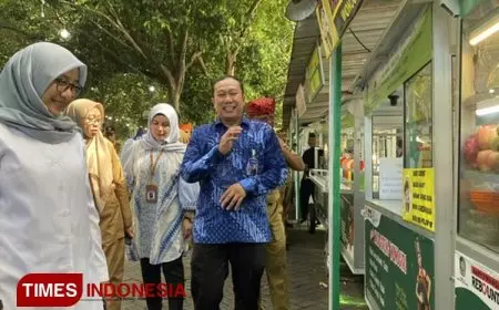 Dorong Pertumbuhan Ekonomi Lokal, Bupati Banyuwangi Berikan Bantuan Gerobak untuk UMKM