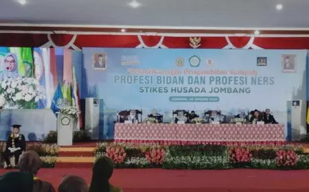 STIKes Husada Jombang Gelar Pelantikan Profesi: Menyongsong Masa Depan Kesehatan yang Berkualitas