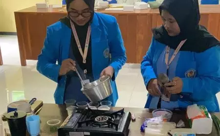 Cegah Stunting, Mahasiswa KKN-T UNIPMA Ajak PKK Bulu Kidul, Ponorogo Produksi Puding Kelor