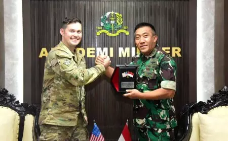 Gubernur Akmil, Sidharta Wisnu Lepas Instruktur Amerika Serikat