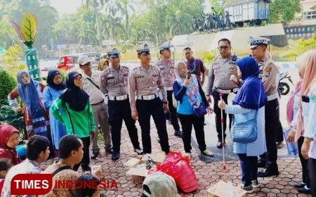 Polres Bondowoso Edukasi Pengendara Beri Kesempatan Disabilitas Saat Menyeberang