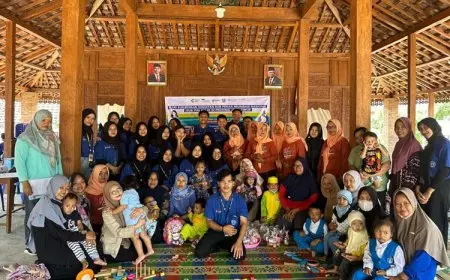 Penyuluhan pemahaman gizi untuk tumbuh kembang anak  dan pelatihan pembuatan menu MPASI di Desa Bajang, Ponorogo
