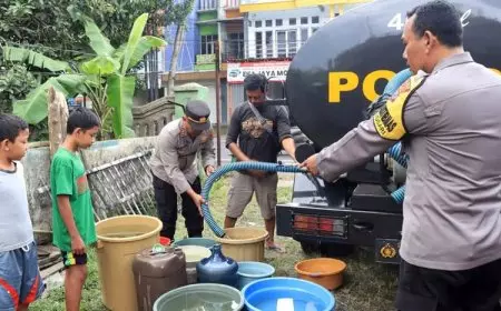 Polres Malang Rutin Salurkan Air Bersih untuk Warga Krisis Air
