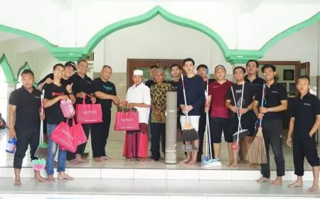 HUT ke 5, Favehotel Bakti Sosial di Masjid Al&#45;Huda Pucang Sidoarjo