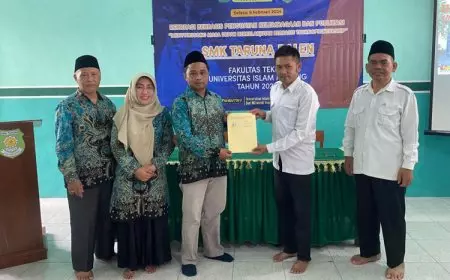 Fakultas Teknik Unisma Malang Mengajak Siswa Memanfaatkan Sampah Plastik Menjadi BBM