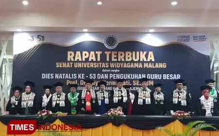 Jajaran Pimpinan UWG Malang Kompak Pakai Syal Palestina Saat Rapat Terbuka Senat