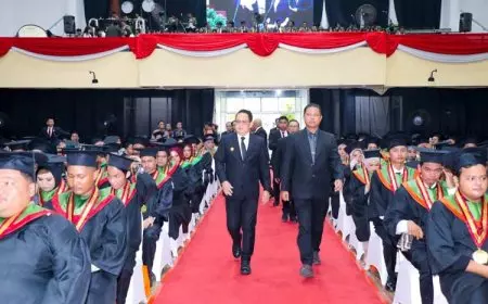 Hadiri Wisuda UPN Veteran Jatim, Pj Gubernur Adhy  Sebut Perguruan Tinggi Pencetak SDM Berkualitas