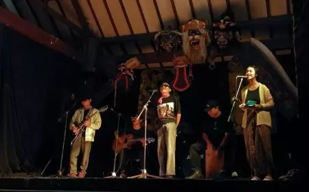 Band ‘Bukan Studio Rima’ Suguhkan Kritik di Sastra Jamming 2024