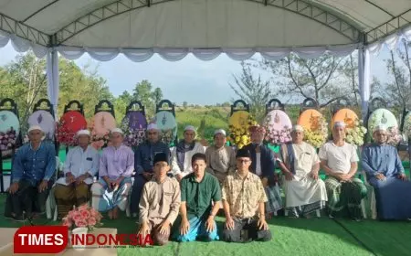 Mahasiswa Unisma Malang Berziarah ke Makam Syeikhul Islam di Thailand