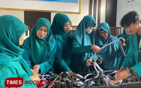 Peserta KSM&#45;T 22 UNISMA Mengadakan Sosialisasi Pembuatan Keset bersama ibu&#45;ibu PKK di Desa Jabung Kab Malang