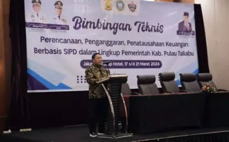 Buka Bimtek SIPD, Bupati Aliong Berharap Bisa Diaplikasikan Sebaik Mungkin