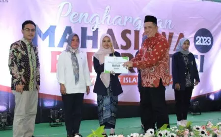 Ratusan Mahasiswa Berprestasi Dapat Penghargaan dari Unisla