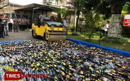 Operasi Pekat Ramadan di Kabupaten Malang, Polisi Musnahkan Ribuan Botol Miras