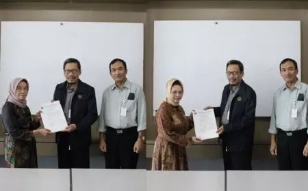 Penyerahan SK Jabatan Direktur dan Kaprodi Magister Manajemen serta Hukum Program Pascasarjana UWG Malang