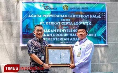 Kemenag Surabaya Serahkan Sertifikat Halal Logistik kepada PT Berkat Cipta Logistik