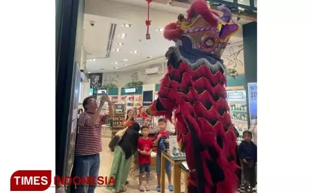 Meriahnya Rangkaian Suasana Imlek di Lippo Plaza Jember