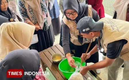 KSM&#45;T Unisma Sosialisasi Pembuatan Sabun Cuci Piring untuk Melatih Keterampilan Ibu Rumah Tangga