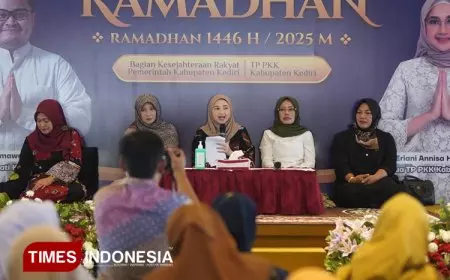 Tausiyah Ramadan, Mbak Cicha Tekankan Peran Keluarga bagi Bangsa