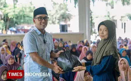 Berkah Ramadhan, Koppontren Ausath Banyuwangi Bagikan 1000 Paket Sembako