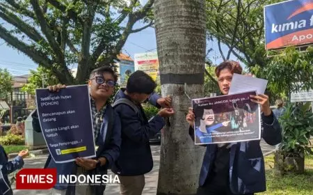 Mahasiswa FH-UWG Malang Gelar Aksi Tolak Penebangan Pohon di Jl Soekarno Hatta