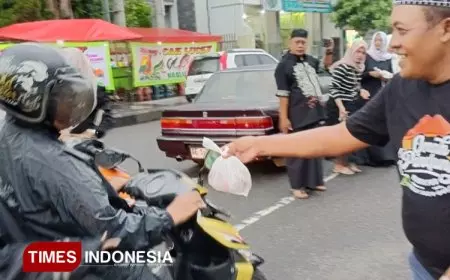 Berkah Ramadan, Komunitas Angkring Mangkring Ponorogo Bagikan 2.000 Takjil