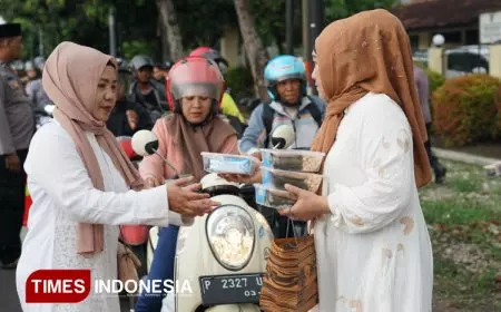 Semarak Ramadan, Kokoon Hotel Banyuwangi Bagikan Ratusan Paket Takjil Gratis
