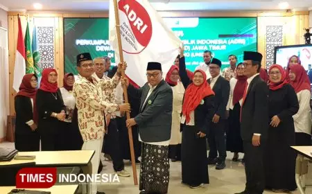 Rektor Unisma Prof Junaidi Dilantik sebagai Ketua DPD ADRI Jawa Timur