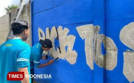 KSM-T 75 Unisma Malang Gelar Proker Mural dan Mengajar di SDN 1 Ngawonggo