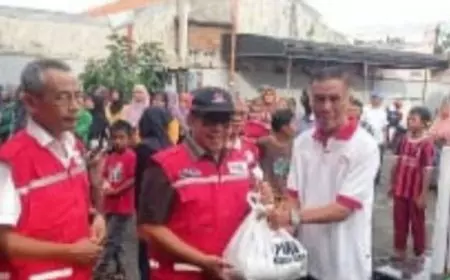 162 Bingkisan Lebaran Diterima Warga Sekitar Markas PMI Cilacap