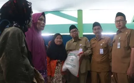 Pemkab Probolinggo Salurkan Bantuan Beras Cadangan Pangan Bagi Masyarakat Miskin Ekstrem