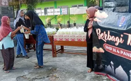OSIS SMP Negeri 4 Pandak Bantul Bagikan Takjil dari Hasil Penjualan Botol Plastik Bekas