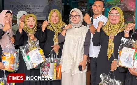 Jelang Lebaran, Anggota DPR RI Nila Yani Salurkan 5 Ribu Hampers di Gresik