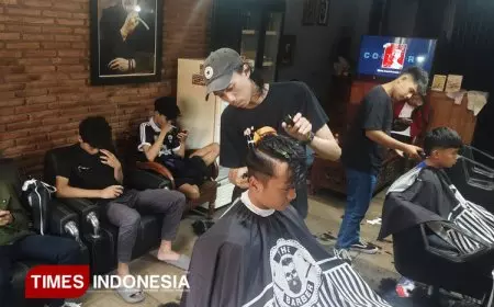 Barbershop Bifa’s Malang Kebanjiran Pelanggan Menjelang Ramadan, Puncak Antrean di Malam Takbiran
