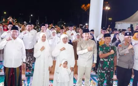 Gubernur Khofifah dan Ribuan Masyarakat Rayakan Idul Fitri dengan Takbiran Guyub dan Penuh Hormat