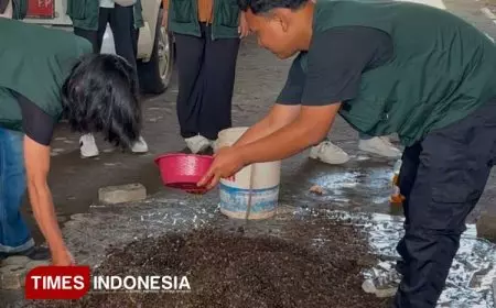 Mahasiswa Unisma Kembangkan Pupuk Kandang dengan Ecoenzym, Bahan Pertanian yang Sehat Lingkungan