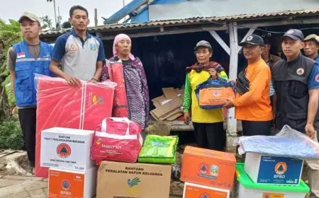 Respon Cepat Kebakaran, BPBD Kabupaten Probolinggo Turun Langsung Salurkan Bantuan Logistik