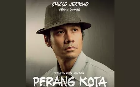 Setelah jadi 'Mbek' kini Chicco Jerikho jadi Guru Introvert di Perang Kota
