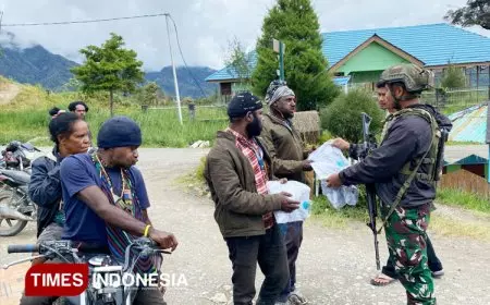 Cerita Humanis Satgas Pamtas RI-PNG Mobile Yonif 500/Sikatan dari Intan Jaya