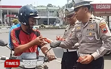 Ratusan Paket Roti Dibagikan Satlantas Polres Pemalang pada Giat Jumat Berbagi