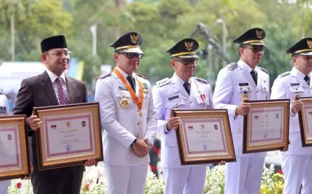 Cak Wali Nur Terima Penghargaan Status Kinerja Tinggi Peringkat 6 Nasional