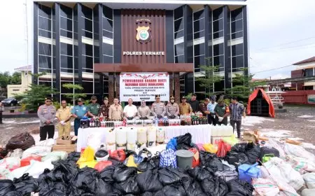 Kapolda Malut Pimpin Pemusnahan Ribuan Liter Minuman Keras di Ternate