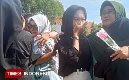 Puluhan Siswa SMP di Pemalang Menangis Histeris Memeluk Wali Kelasnya