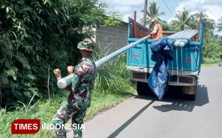 Satgas TMMD ke-124 Jember Pasang Lampu Jalan Desa untuk Warga