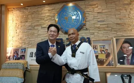 JAM-Intel Kejagung Reda Manthovani Raih Gelar Kehormatan Grand Master dari Markas Taekwondo Dunia