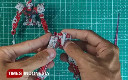 Menemukan Kedamaian dalam Potongan Kecil Gunpla dan Lego