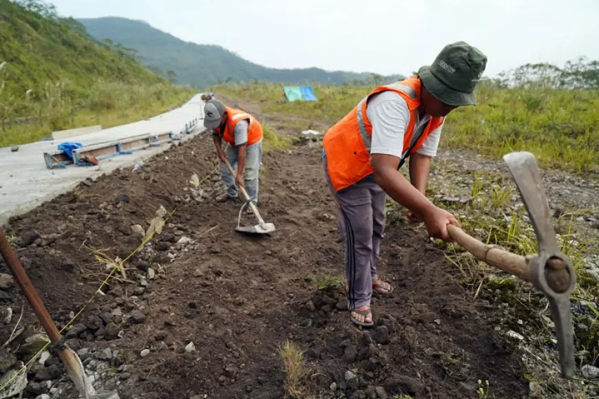 Pemkab Kediri Lanjutkan Pembangunan Jalan Menuju Kawah Kelud