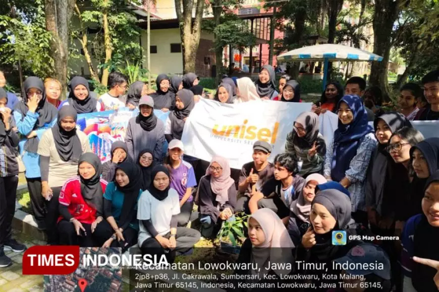 Penanaman Kelengkeng pada Program Summer Course FIP UM 2025